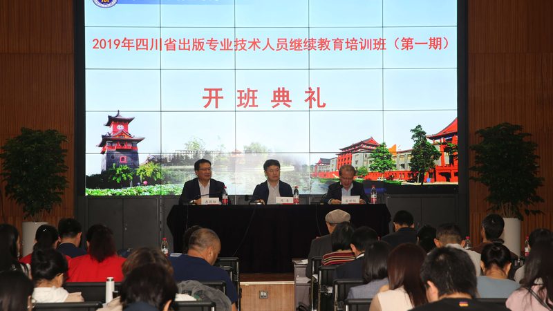 成都叉车培训周末班：掌握技能，开启职业新篇章