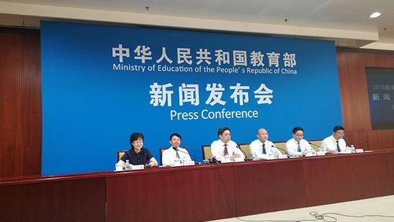 报考心理咨询师需要具备一定的学历要求。根据不同级别，学历要求如下：